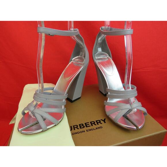 NIB BURBERRY HOVE CLOUD GRAY LEATHER BUCKLE ANKLE STRAP THONG SANDALS PUMPS 37.5 - Picture 5 of 12